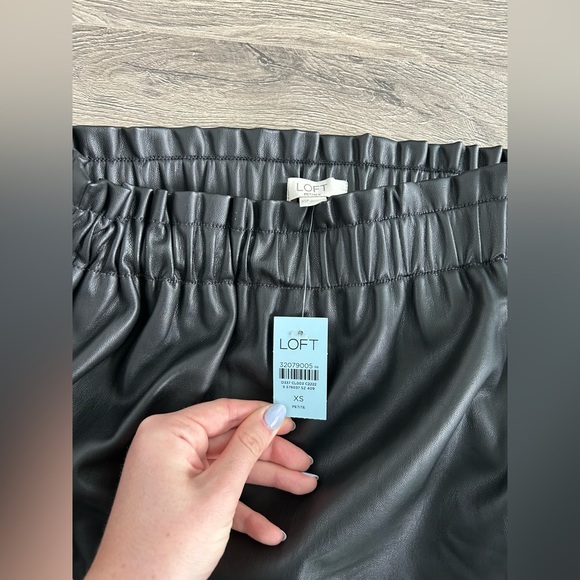 Faux Leather LOFT mini skirt - Picture 3 of 3